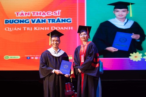 Trường Đại học Bình Dương trao bằng tốt nghiệp cho hơn 150 học viên, sinh viên
